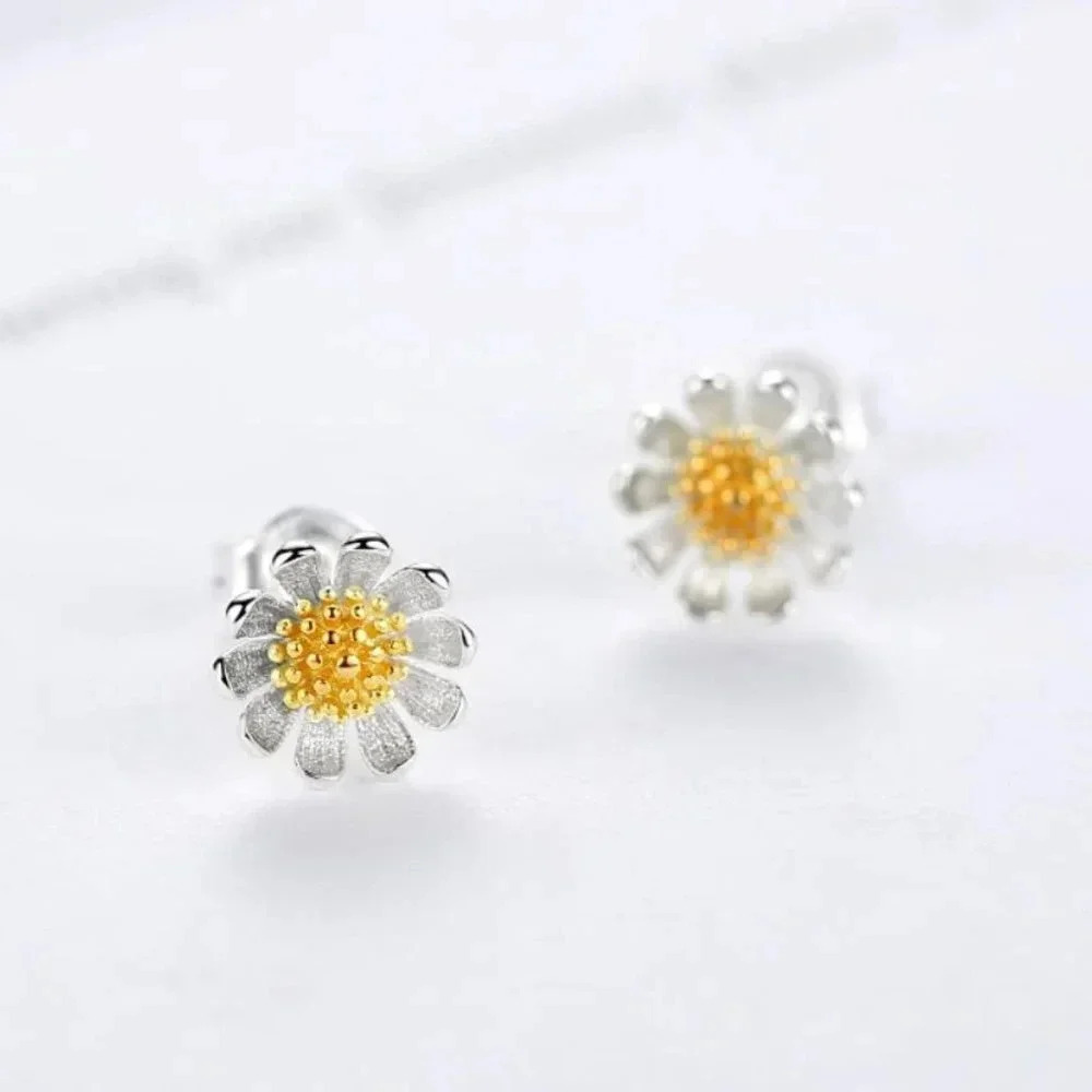 925 Sterling Silver Daisy Flower Stud Earrings - Picture 3 of 4